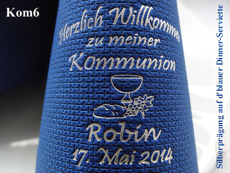 Eleg.-Dinner-Servietten dunkelblau, bedruckt mit Silberprägung und Kommunion-Motiv: Kom6 (Brot/Traube/Kelch)