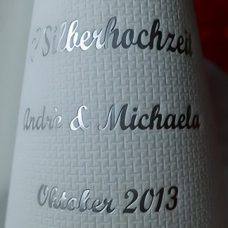 Eleg.-Kaffee-Servietten weiß, bedruckt mit Silberprägung und Silberhochzeits-Motiv: S8 (Doppelherz)