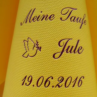 unilin-Dinner-Servietten gelb, bedruckt mit Lilametallicprägung und Tauf-Motiv: T7 (Taube)